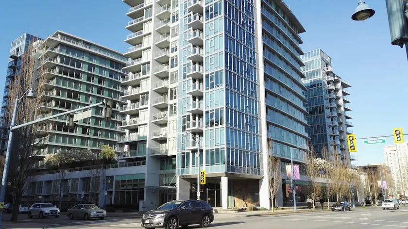 Vancouver Airport Condos - Image 1