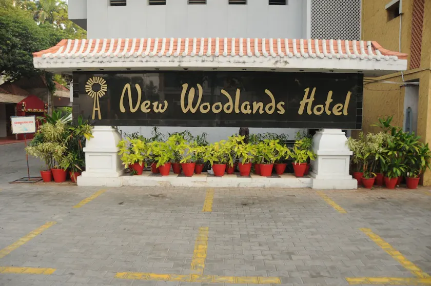 New Woodlands Hotel - Image 1
