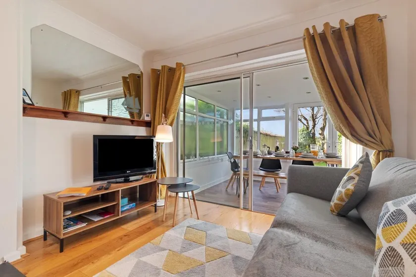 Ty Gwyn - Hot Tub, Parking, Dog Friendly - Image 1