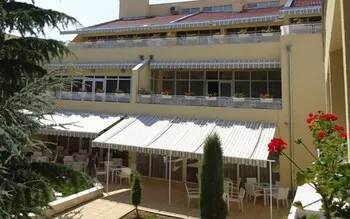 Glicinia Hotel - Image 1