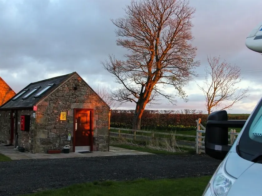 The Bunkhouse at Raglan Cottage and Caravan Park - Image 1