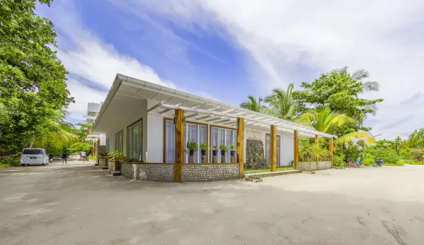 Dhigurah Retreat Beach - Image 1