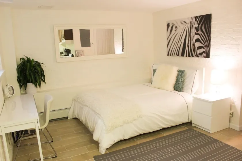 Comfy Studio in Boston's Back Bay Near Fenway Park - Image 1