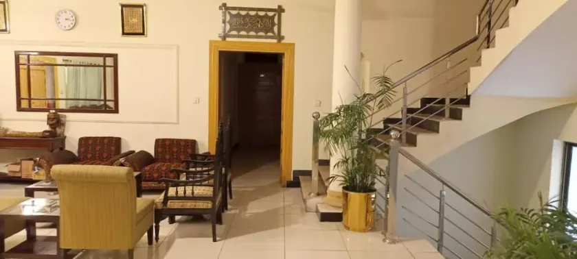 Hotel Luxury Palace Peshawar - Image 1