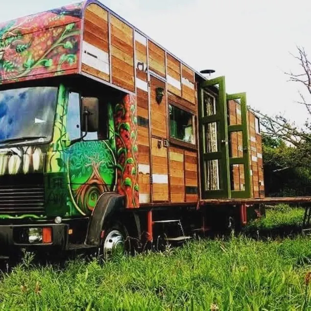 Gorgeous Horsebox at Glamp in Style in East Sussex - Image 1