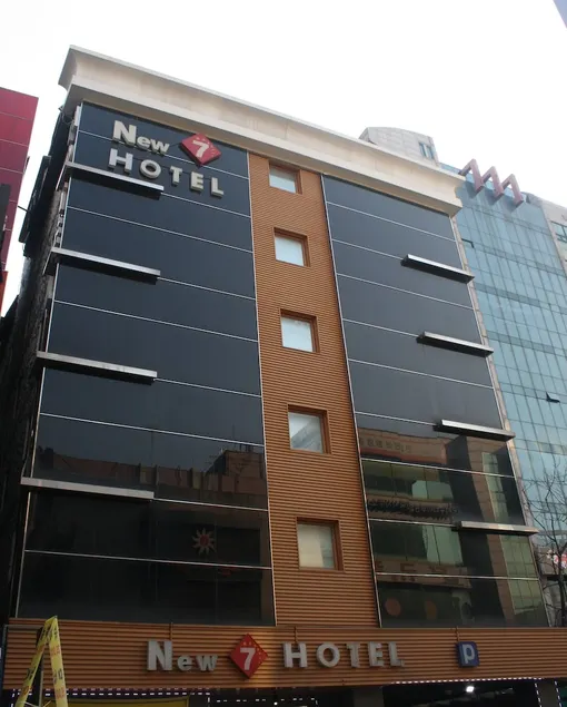 New Seven Hotel - Image 1