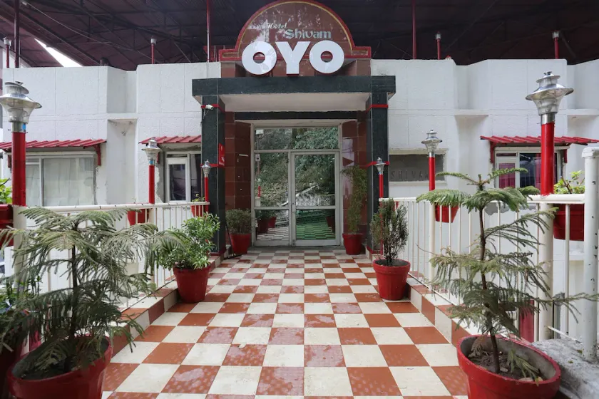 OYO 8637 Shivam Hotel - Image 1