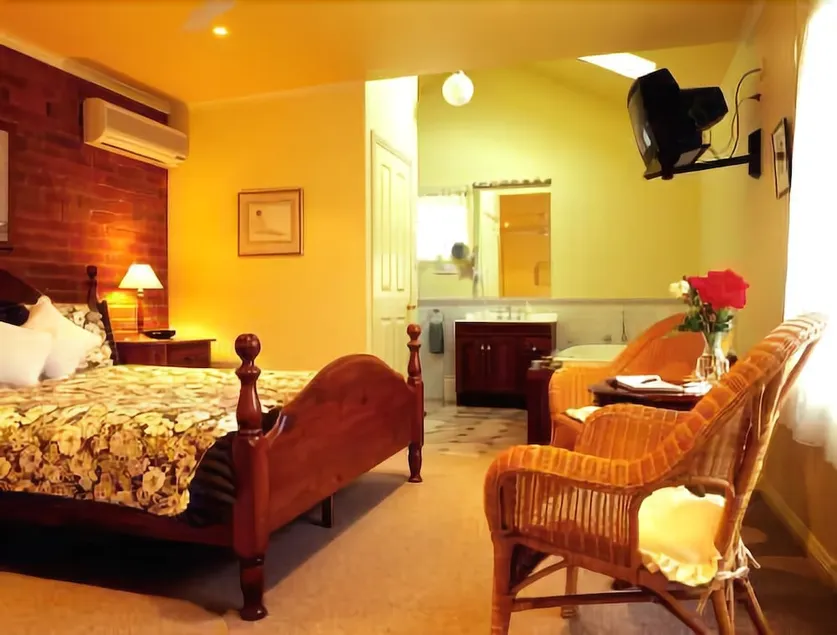 Emeu Inn Bed & Breakfast - Image 1