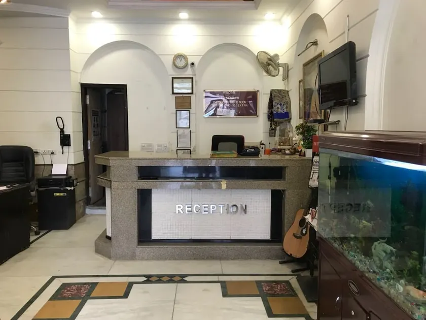 Richmond Inn Guest House - Image 1