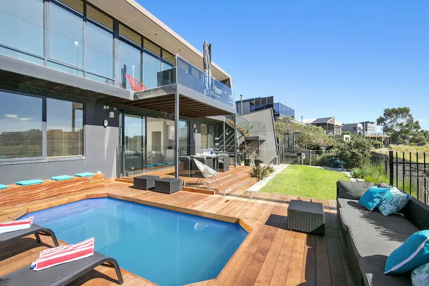Fabulous Home With Swimming Pool - Image 1