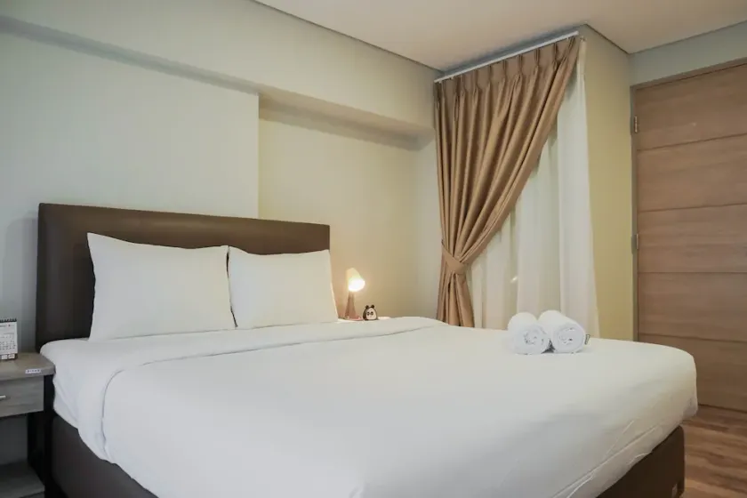 Modern 2BR Apartment Maqna Residence By Travelio - Image 1