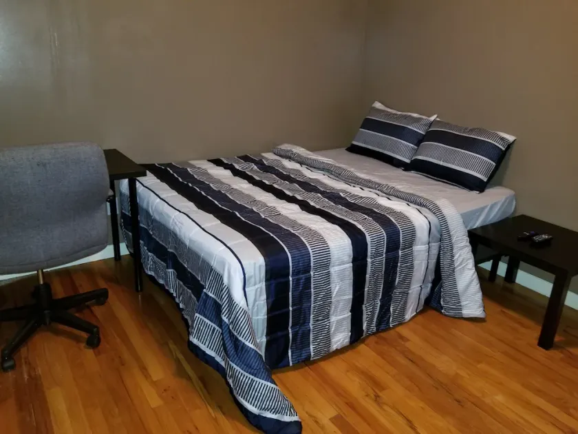 Private room near EWR and NYC - Image 1