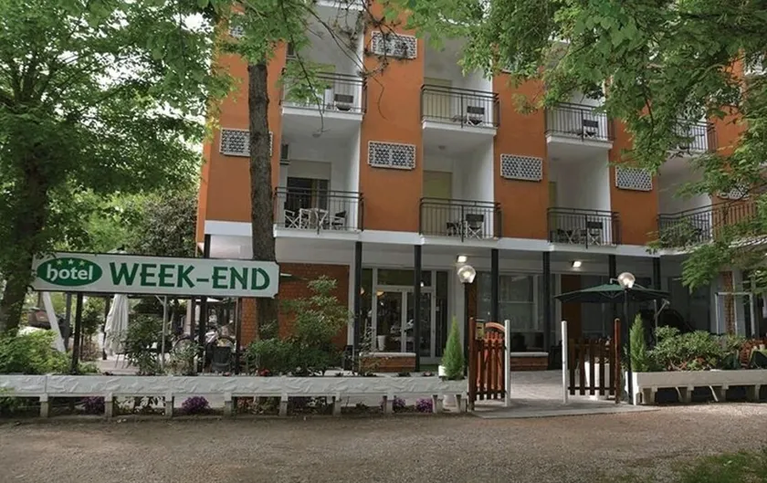 Hotel Week-End - Image 1