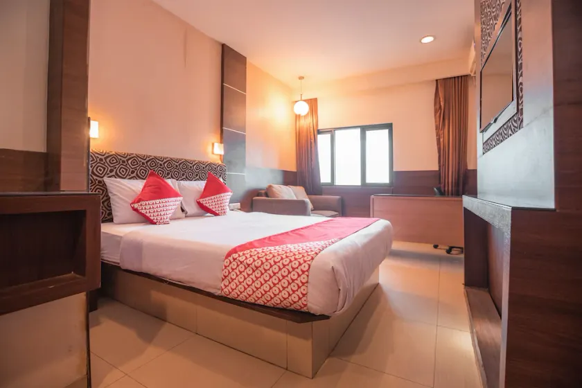 Penthouse Hotel By OYO Rooms - Image 1