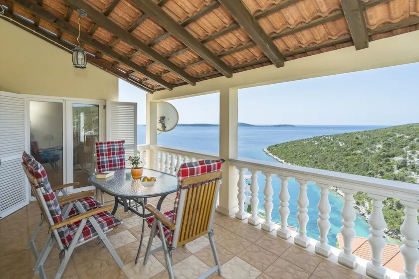 Apt. With Terrace & Garden, 2 min to the Beach - Image 1