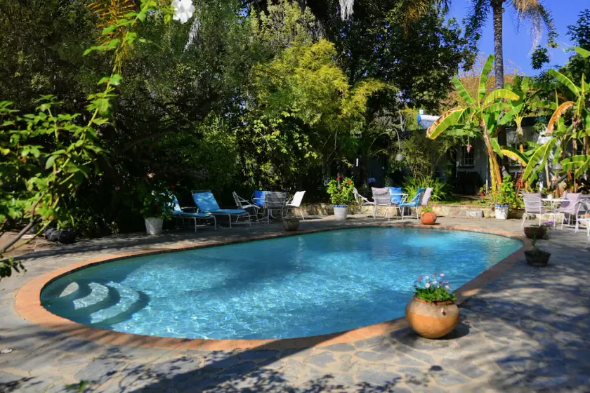 Travellers Guest House - Image 1