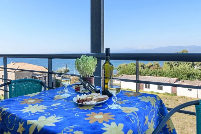 Kyparissia sea view apartment - Image 1