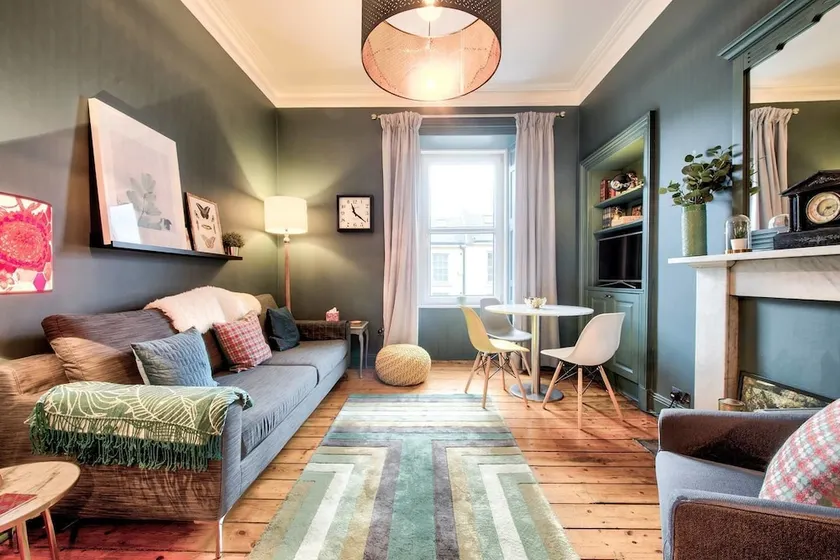 Stylishly Presented City Centre Apartment - Image 1
