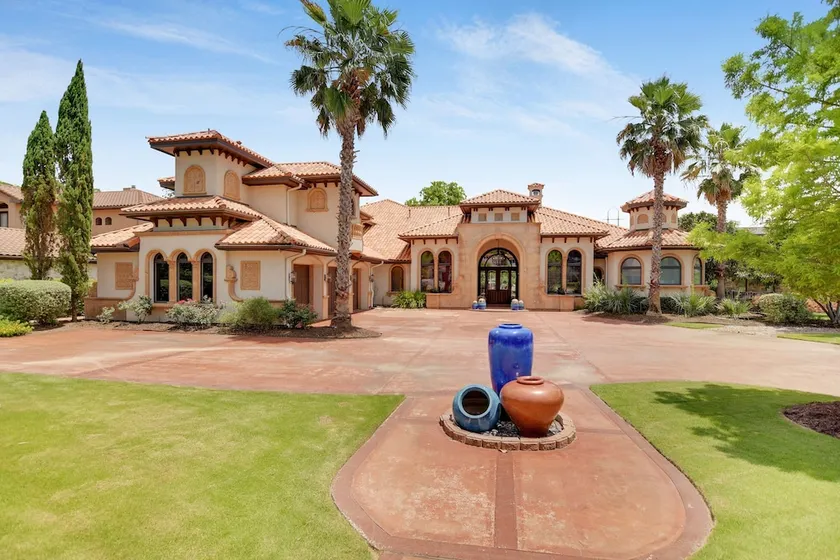 THE ABOVE HACIENDA on Lake Austin - Image 1