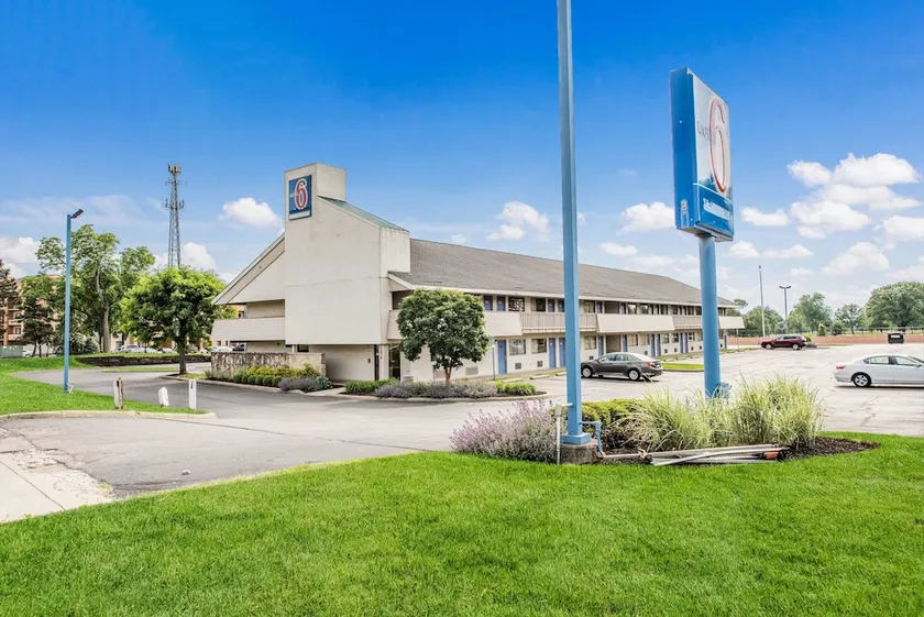 Motel 6-Columbus, OH - Worthington - Image 1
