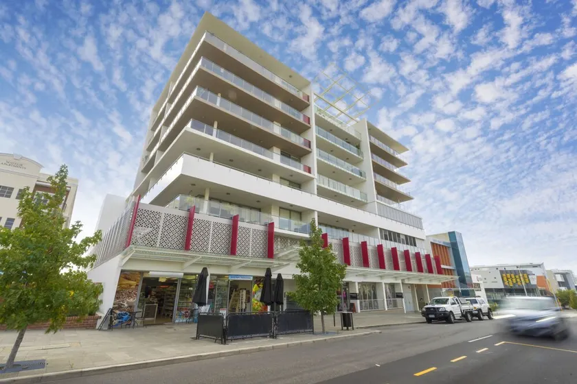 Executive Studio Inner City Apartment - Image 1