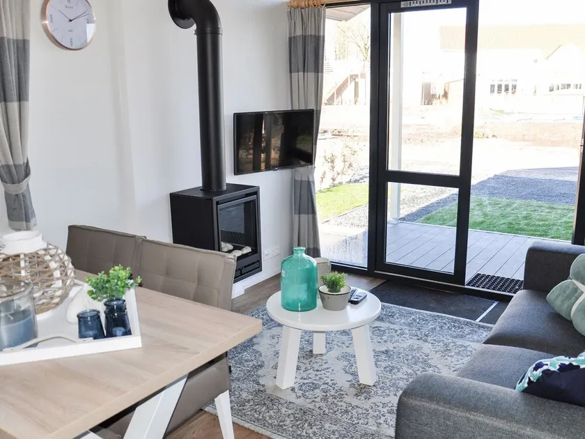 Modern chalet with dishwasher on the Markermeer - Image 1
