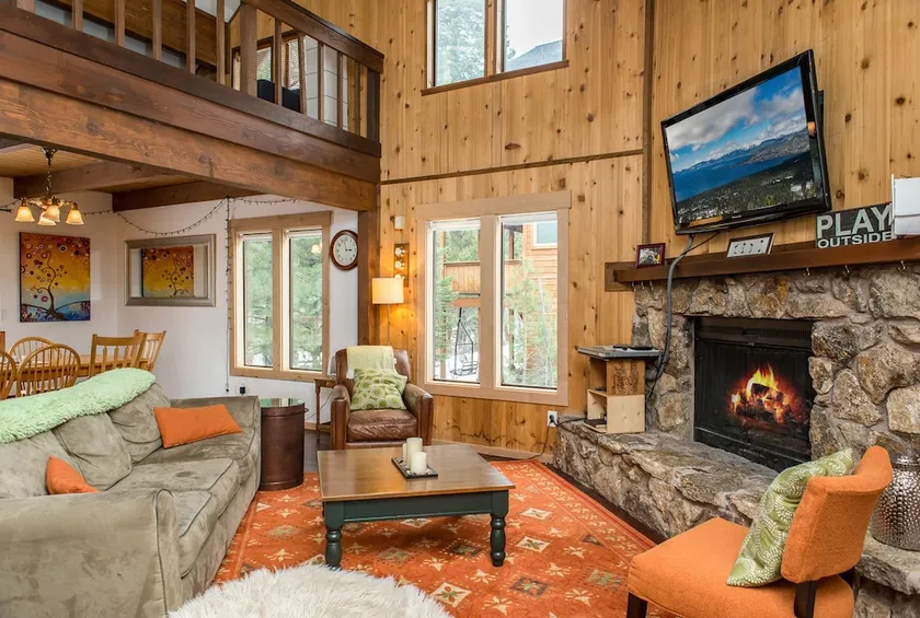 Rustic and Inviting in Tahoe Donner by RedAwning - Image 1