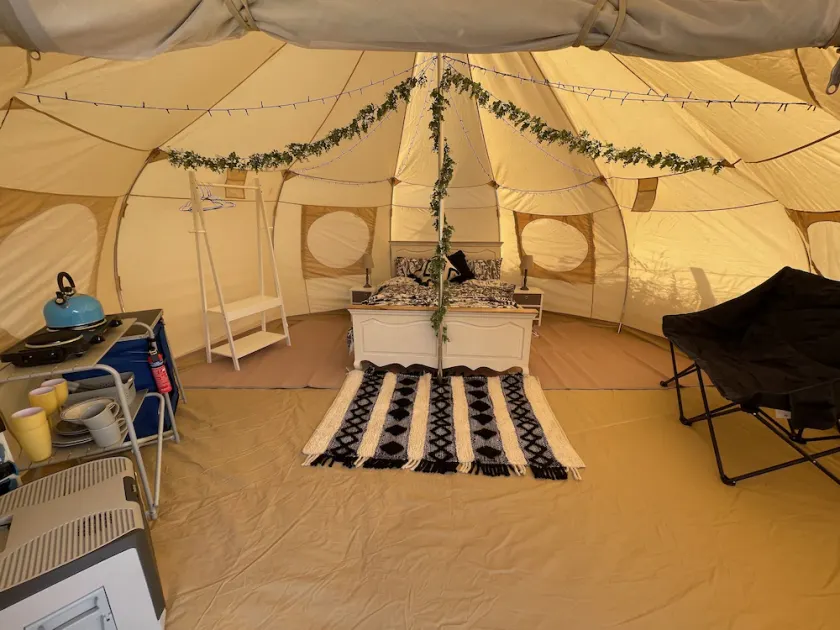 Impeccable 1-bed Bell Tent Near Holyhead - Image 1