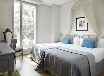 Amara Astoria-Luxury Apartments - Image 1