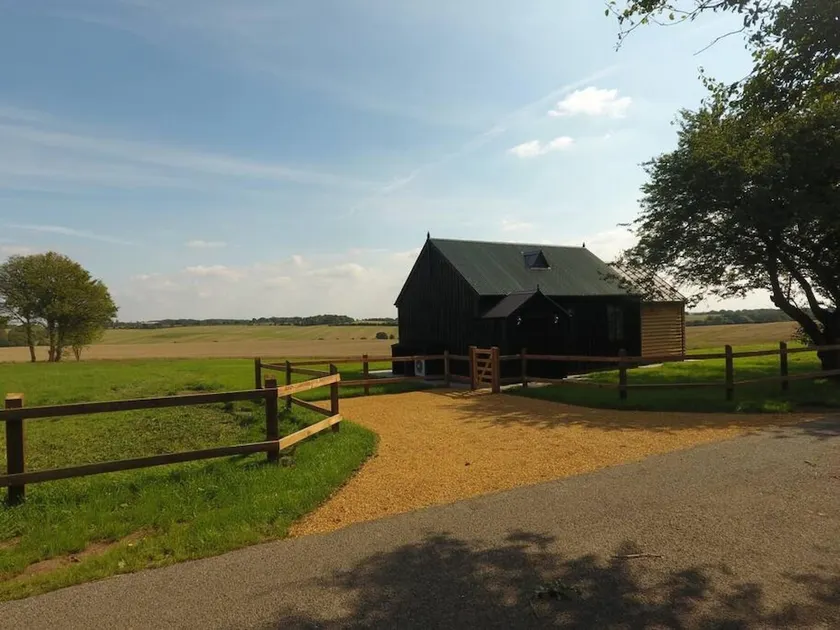 Rustic 1-bed holiday home in Suffolk countryside - Image 1