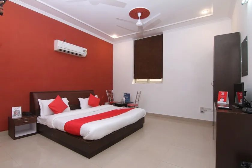 OYO 18557 The Chef Guest House - Image 1