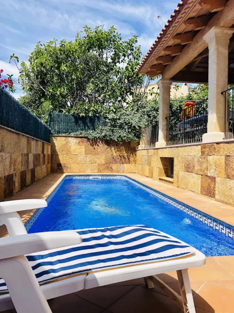 Chalet Con Piscina Privada - Image 1