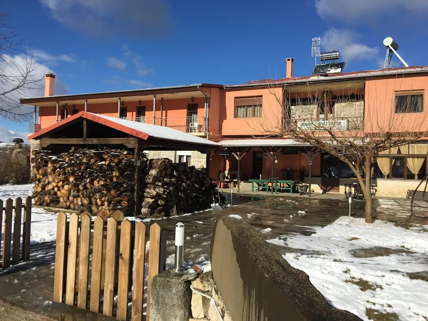 Ziakas Hotel - Image 1