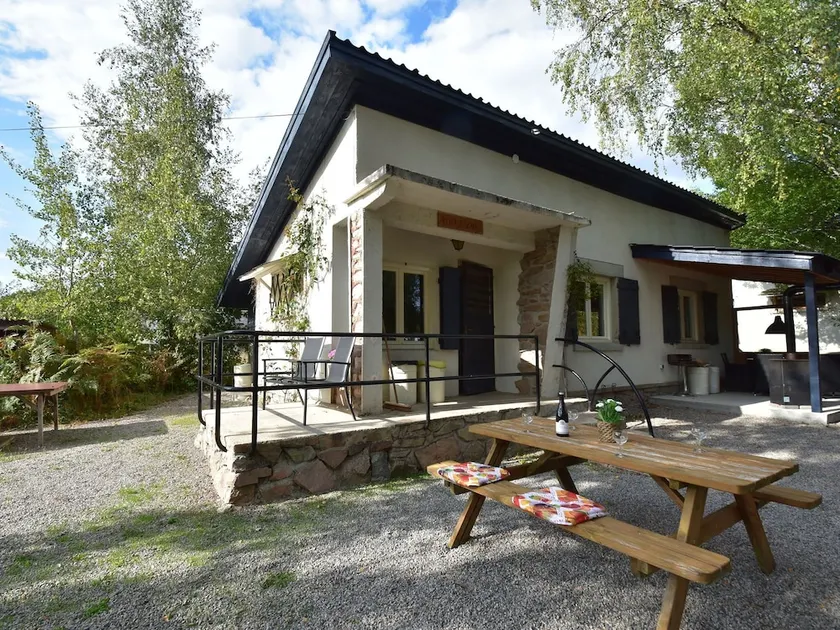 Holiday Home With Covered Terrace at the Edge of the Parc Regional du Morvan - Image 1