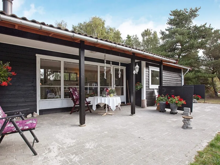 Cosy Holiday Home in Rødby Near Sea - Image 1