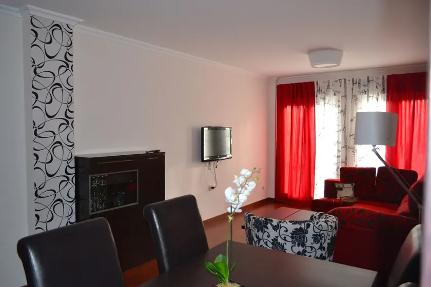 Apartamento Acueducto, tres dormitorios y parking gratis - Image 1