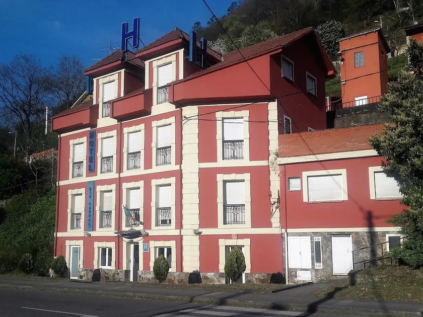 Hotel Arcea Río Caudal - Image 1