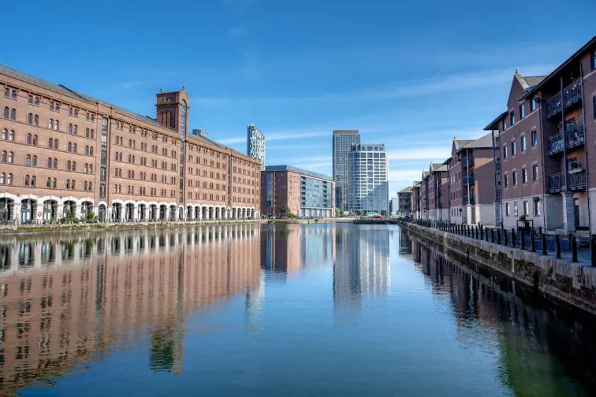 Waterloo Quay Apartment Private Parking - Image 1
