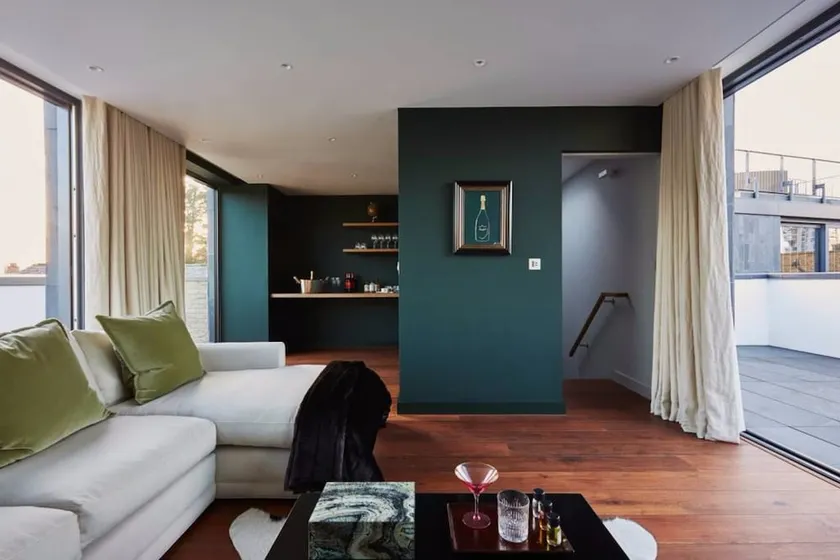 4 Bedroom House in Battersea Sleeps 7 - Image 1