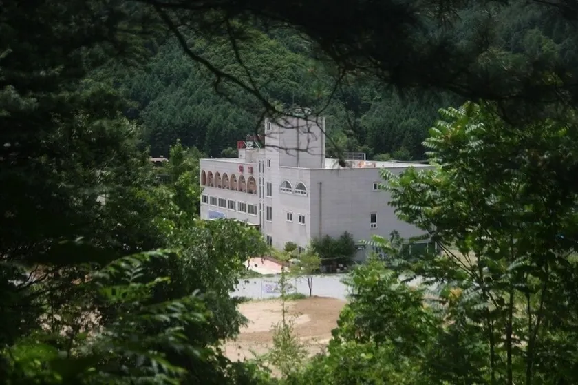 Hongcheon Resortel - Image 1