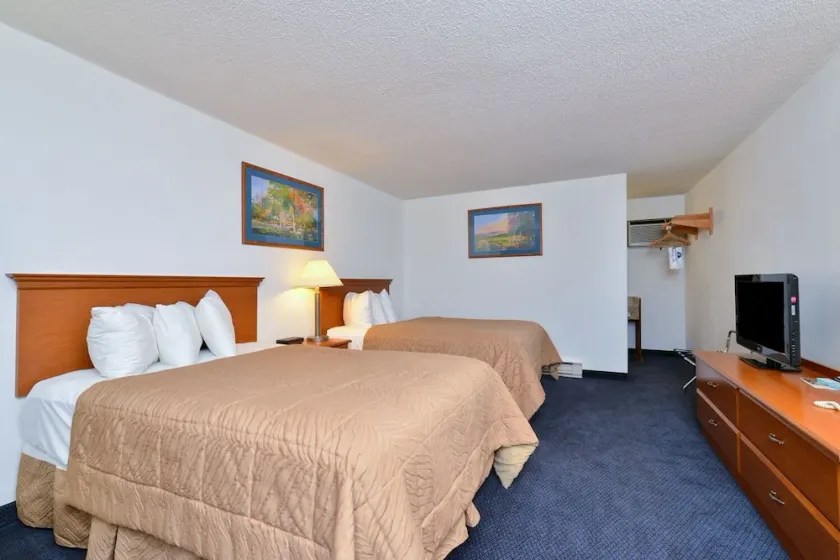 Corn Palace Inn - Image 1