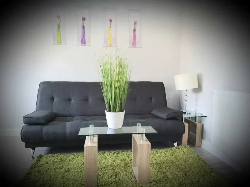 BookedUK: Stylish Two-Bedroom Apartment in Harlow - Image 1