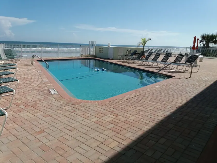 Holiday Shores Beach Club - Image 1