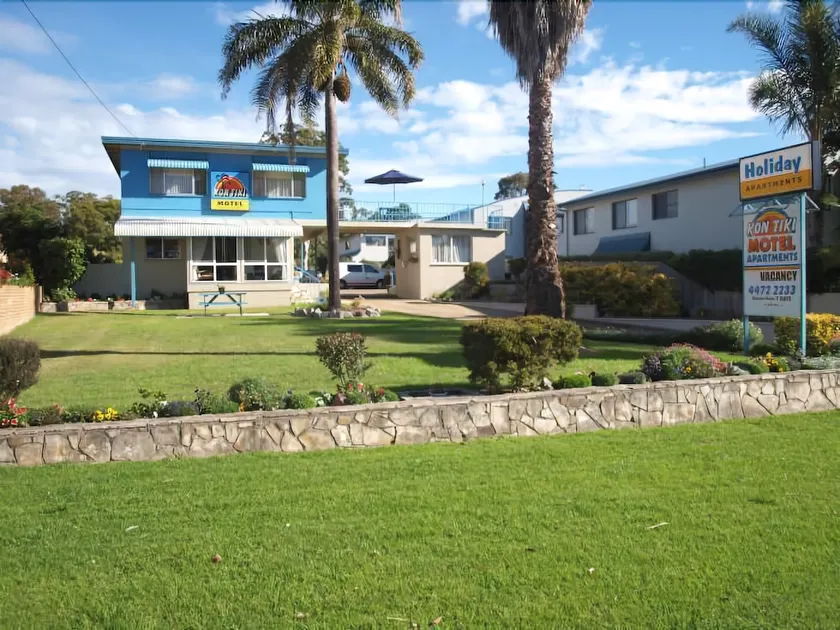 Kon Tiki Apartments - Image 1