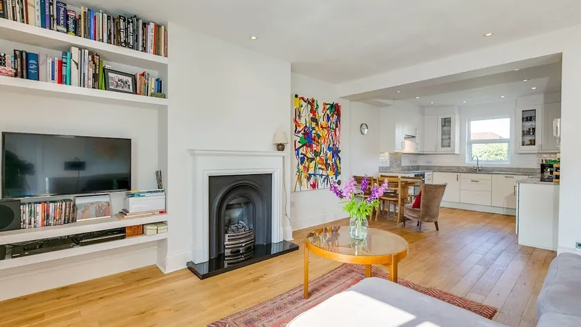 Gorgeous 1BR West London Gem - Image 1