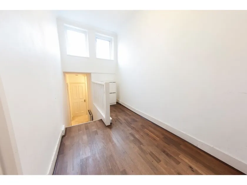 Spacious 2 Bedroom Flat in Queens Park - Sleeps 6 - Image 1