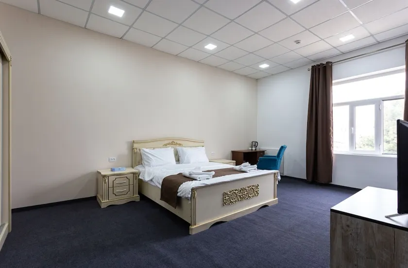 Triangle Hotel - Image 1