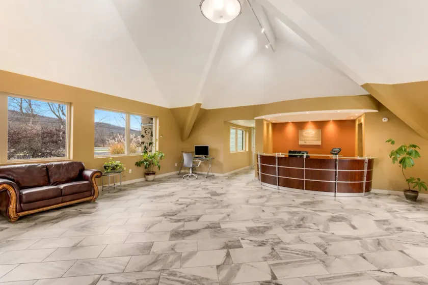 Econo Lodge Inn & Suites Binghamton - Image 1