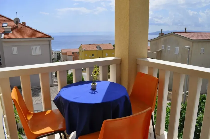 Apartments Ivi - big parking and courtyard - Image 1