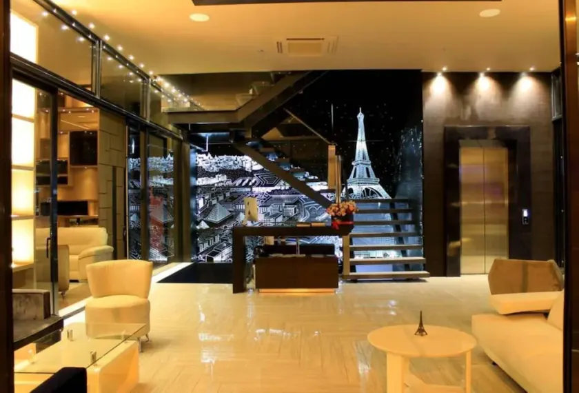 Ultra Luxury 2 Bed Loft in Lleras - Image 1